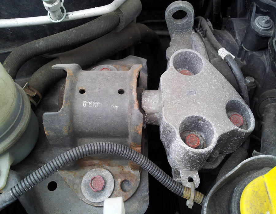 Proton Savvy Style engine-mount